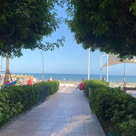 Apartamento Ikram Front Beach Alborán, Casco Antiguo Estepona